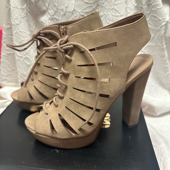 Charolette Russe Heels x2 - Picture 3 of 4